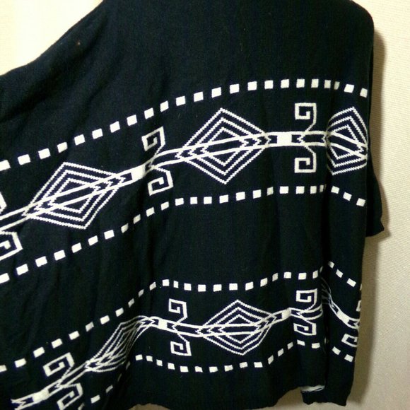 FOREVER21 Shawl Sweater Pullover S/M Black White Southwestern Aztec print SOFT! - Picture 7 of 8